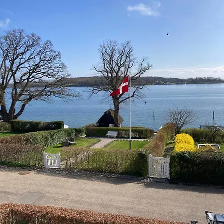 Troense By The Sea 住宿加早餐酒店 3*