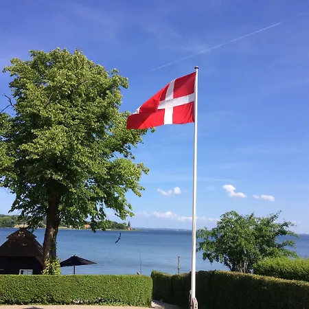 Troense By The Sea Oda ve Kahvaltı