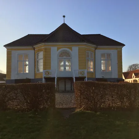 Troense By The Sea 3*