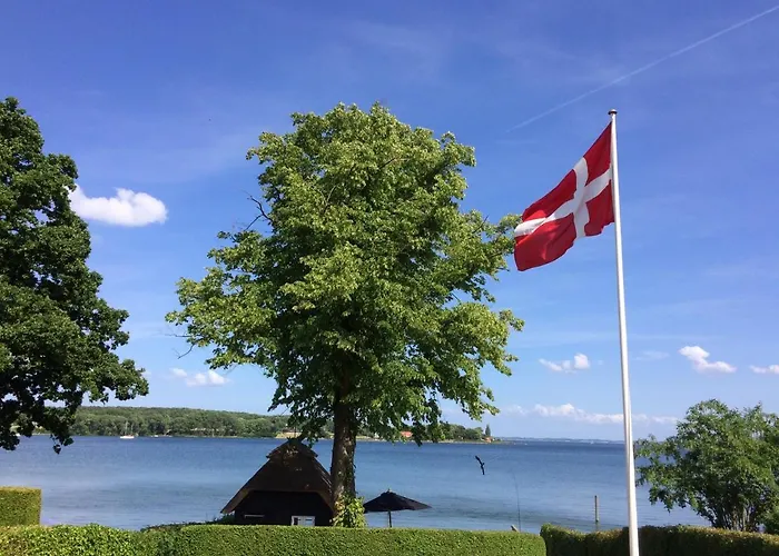 Troense By The Sea 3*